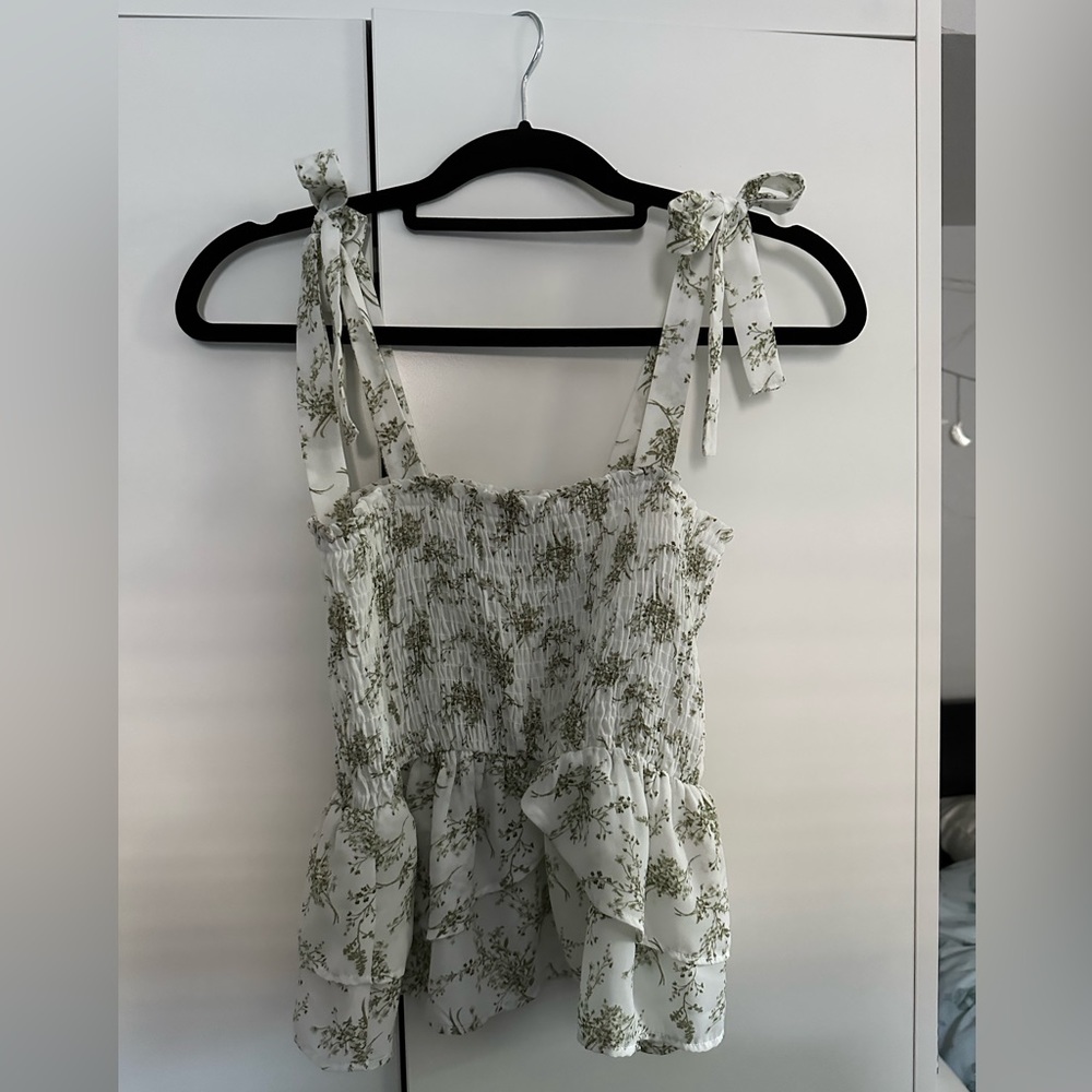 Cute Floral Ruffled Tank - Picture 2 of 4